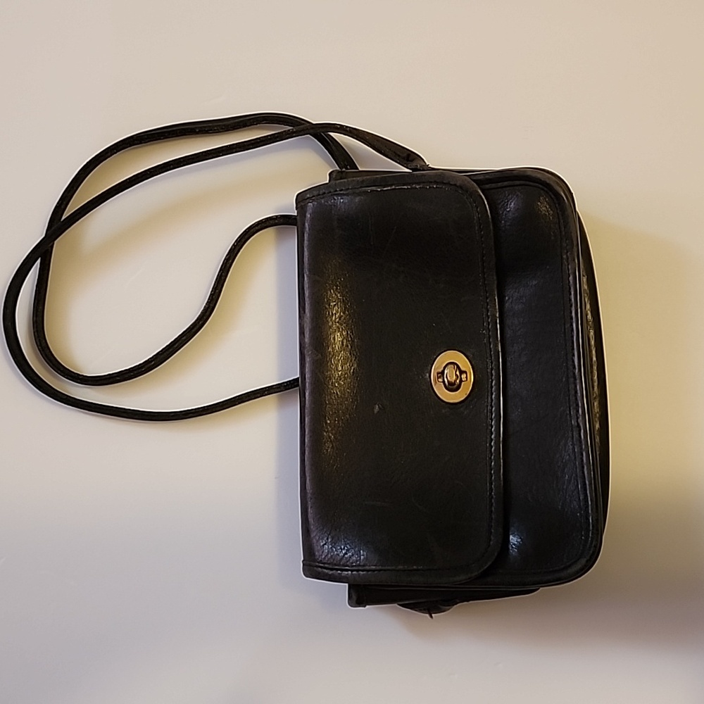 Coach bag 5 1/2 × 8